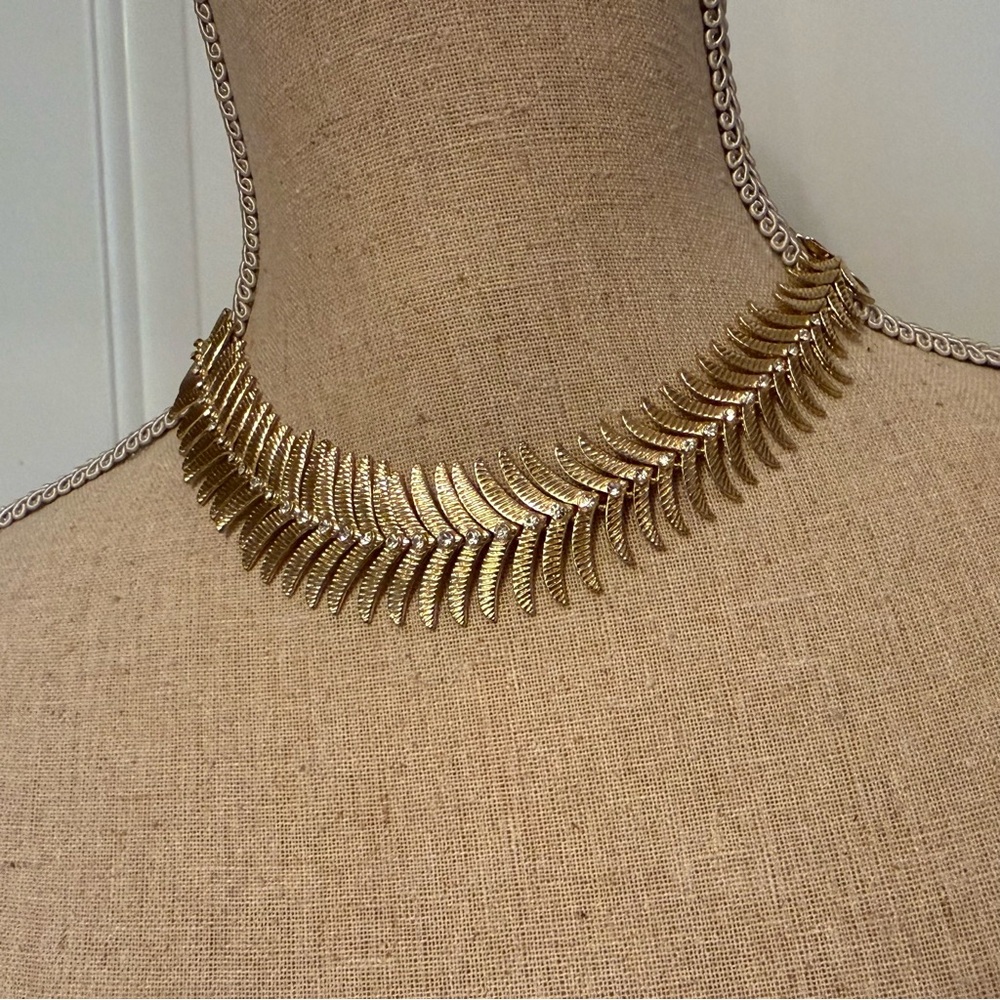 VINTAGE NECKLACE CHOKER COLLAR GOLDTONE GRADUATED LEAVES FEATHERS RHINESTONE 16”